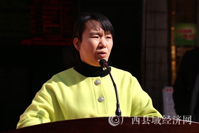 img_5185融水县人民政府副县长管丽文作为受赠方作讲话