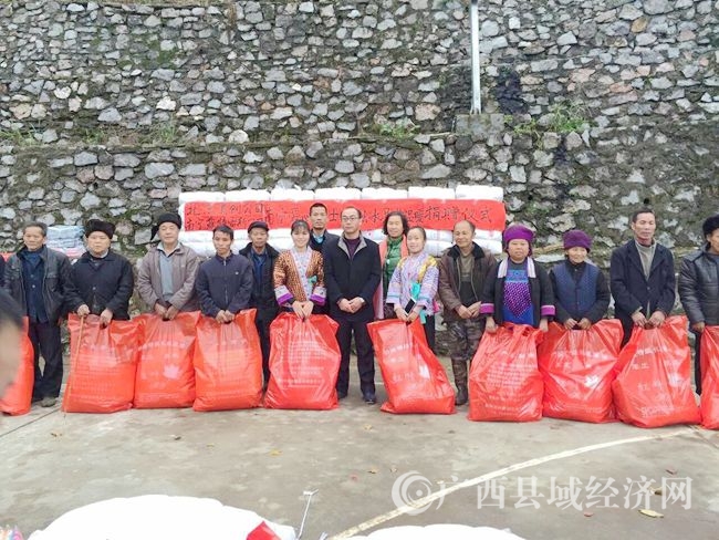 捐赠仪式现场mmexport1484833878141_proc