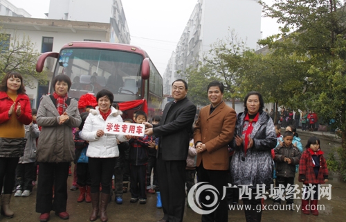 促进会常务副秘书长出席1月13日广西杨氏联谊总会捐赠仪式