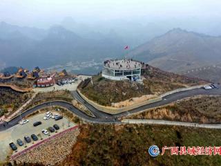 广西南丹：喜登云观天 新春游人旺