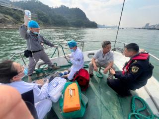 梧州市水上搜救中心成功救助一名昏迷船员