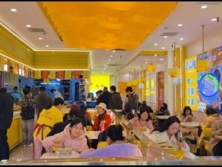 南宁琅西烟火气藏街巷 甘亿蘭兰州牛肉面暖心暖胃