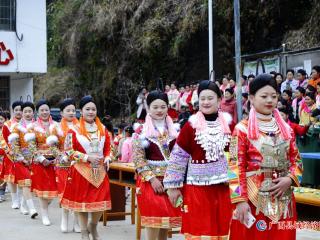 融水县：瑶胞联欢庆春节