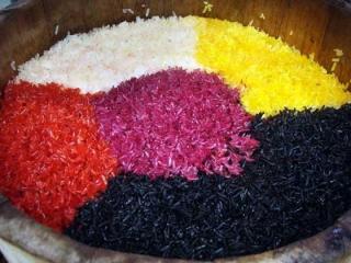 枫叶染的黑糯米饭 天然清香令人回味无穷