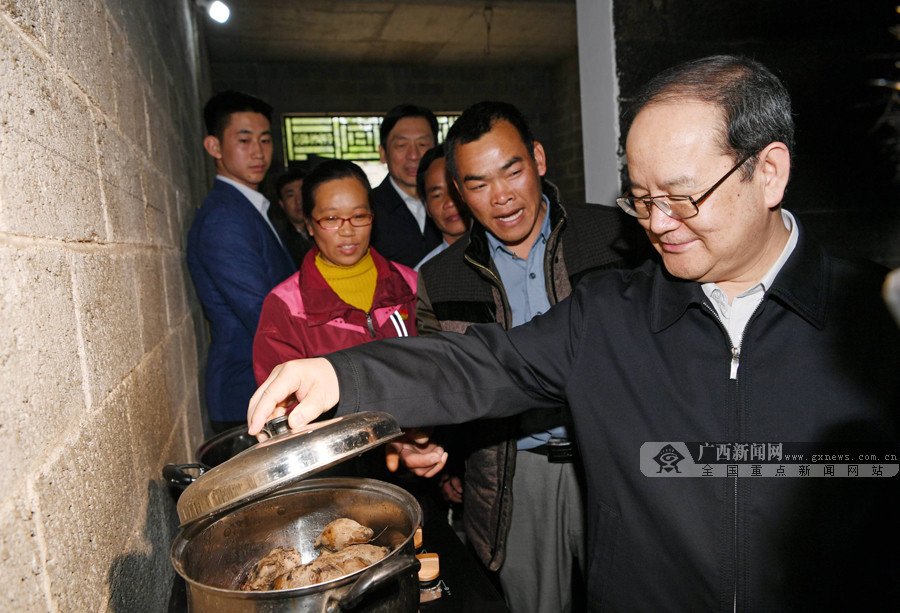 鹿心社一年前去过的首个深度贫困村成功“摘帽”