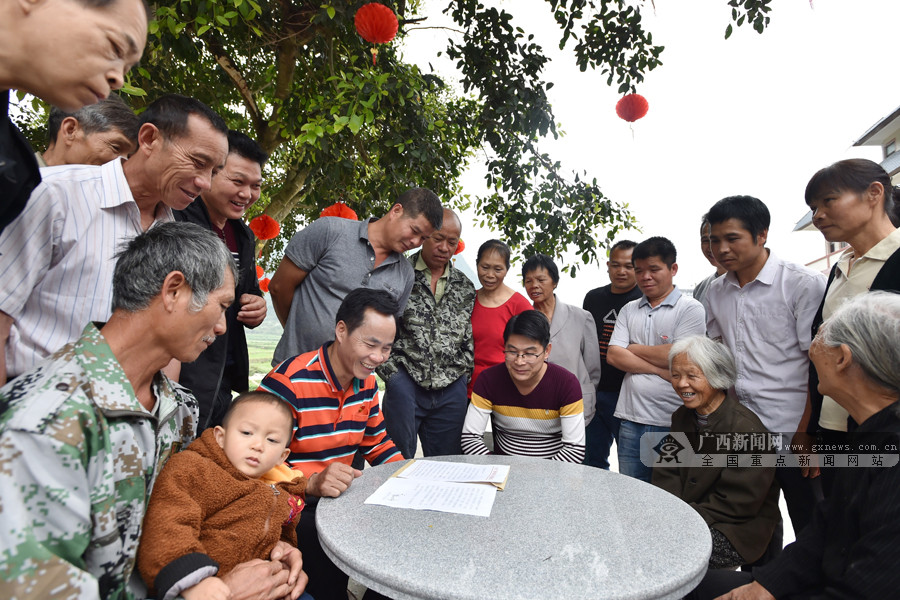鹿心社一年前去过的首个深度贫困村成功“摘帽”