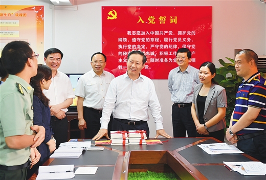 彭清华：把“两学一做”成果转化为脱贫攻坚和改革发展强大动力