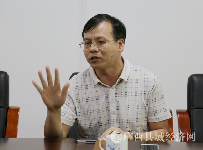 广西县促会副会长兼秘书长黄品优致词