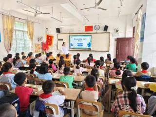 平果市旧城镇卫生院开展“廉洁文化进校园  风清气正润童心”活动