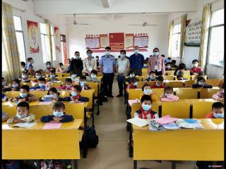 富川石家乡：人大代表开展法制进校园活动