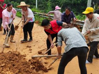 德保县潘贝龙：用脚步丈量民情 用真心服务乡亲