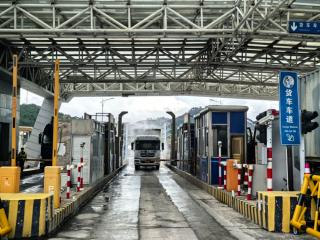 7万辆次！450亿元！生鲜“秒通关”！爱店口岸跑出边境贸易“加速度”