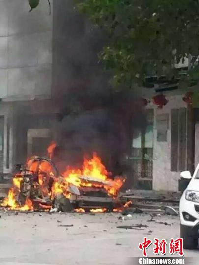 爆炸现场蒋雪林摄