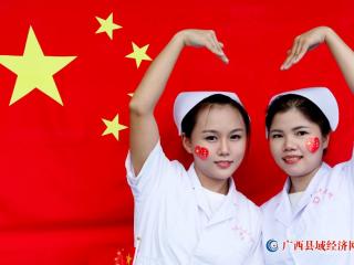 我与国旗合个影   我为祖国送祝福