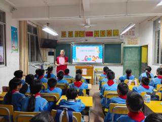 金秀瑶族自治县六巷乡开展“扫黄打非”、“防溺水知识”进校园系列活动