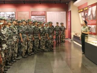 百色右江区开展“红色教育”为入伍新兵壮行