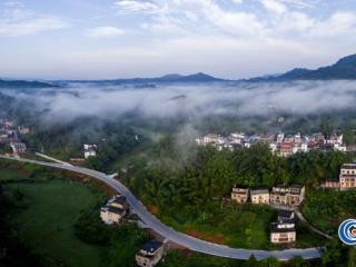 山村云海美如画   风光旖旎顶呱呱