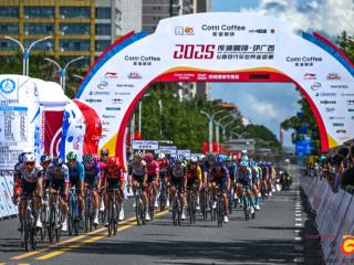 山海相映伴骑行!2025环广西世巡赛开赛 20支强队竞速防城港