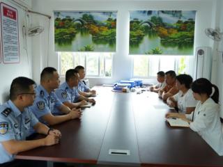 边疆扶贫日别样暖——移民管理警察走进边境村屯传递关怀与希望