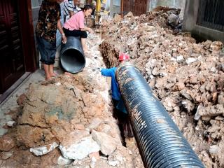 居民群众真积极 道路建设齐出力