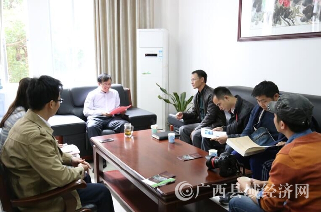 广西职业技术学院传媒系主任一行到县促会作客
