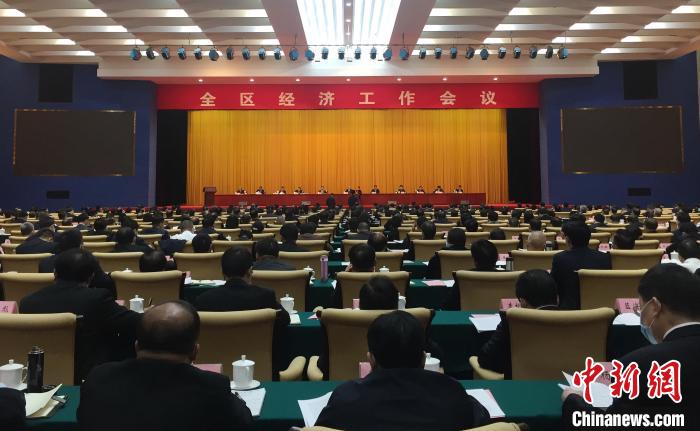 &nbsp;&nbsp;&nbsp;&nbsp;广西全区经济工作会议召开。　黄令妍　摄