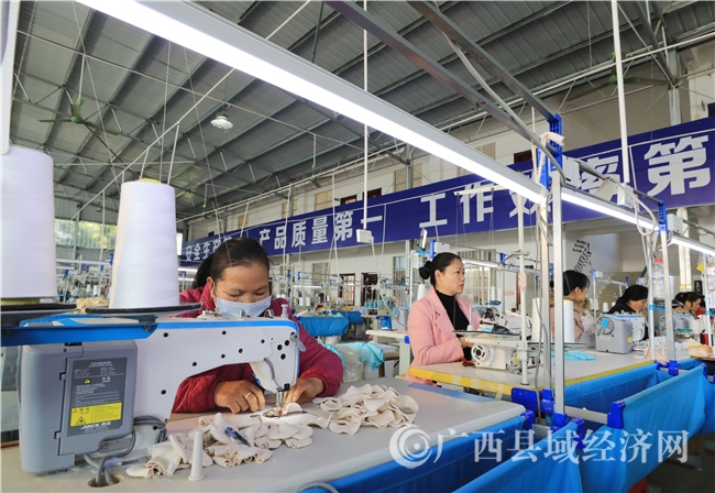 融安县隘面村:扶贫微车间 家门口就业