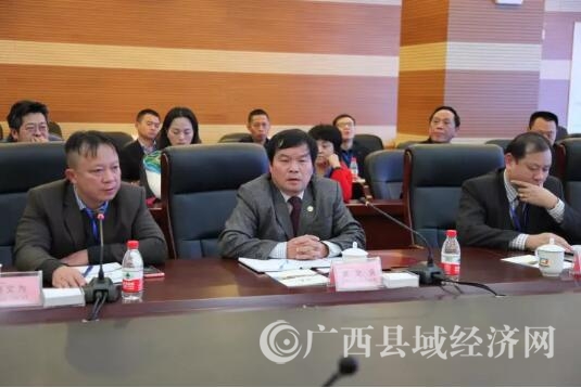 6越南谅山同登口岸经济区管委会副主任黄文诀回答客商问题