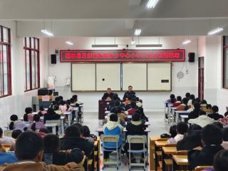 西林县公安局足别派出所开展多维度法制宣传活动